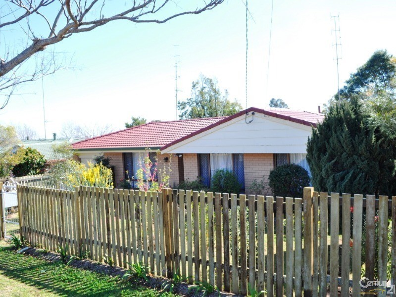 33 Hibiscus Drive, Centenary Heights QLD 4350