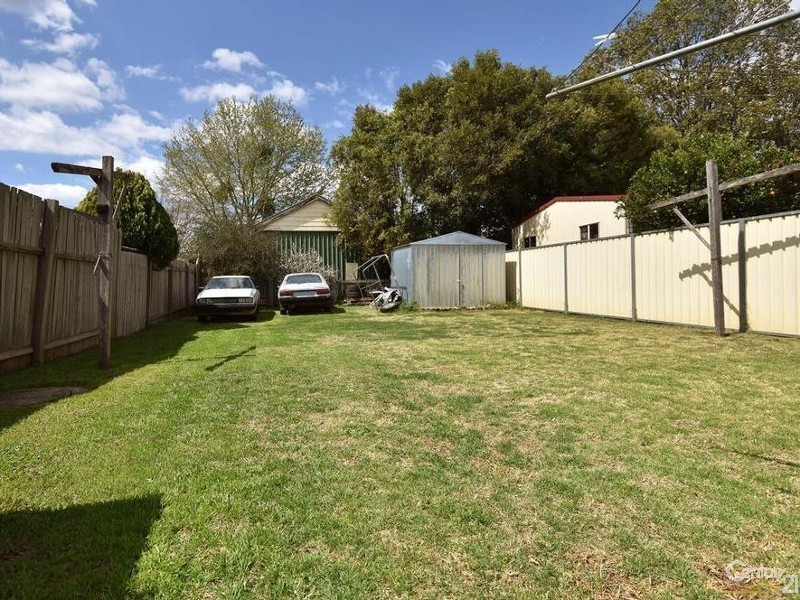 8A Bothwell Street, Newtown QLD 4350