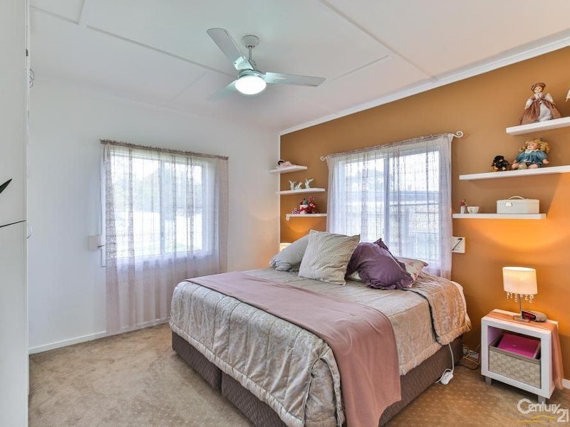 17 Albert Lane, Newtown QLD 4350