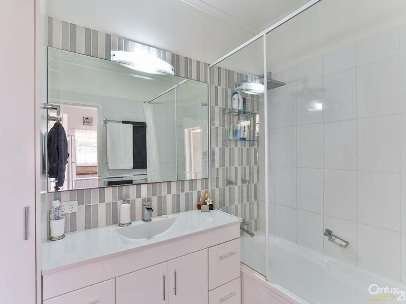 17 Albert Lane, Newtown QLD 4350