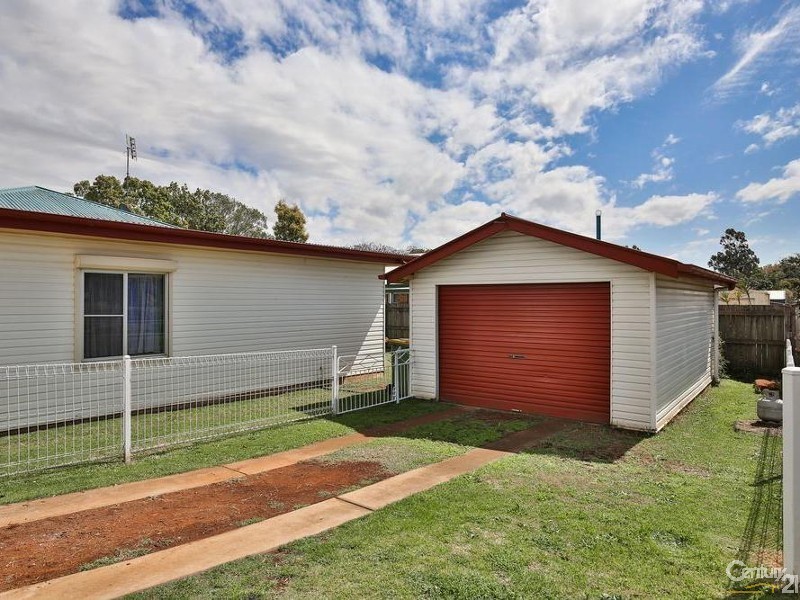 17 Albert Lane, Newtown QLD 4350