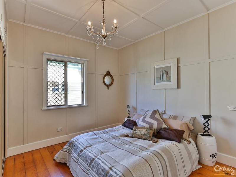 6 West Street, North Toowoomba QLD 4350