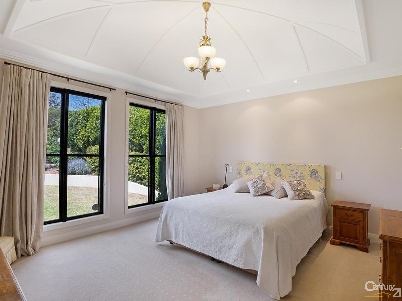 7 Sherwood Street, Mount Lofty QLD 4350