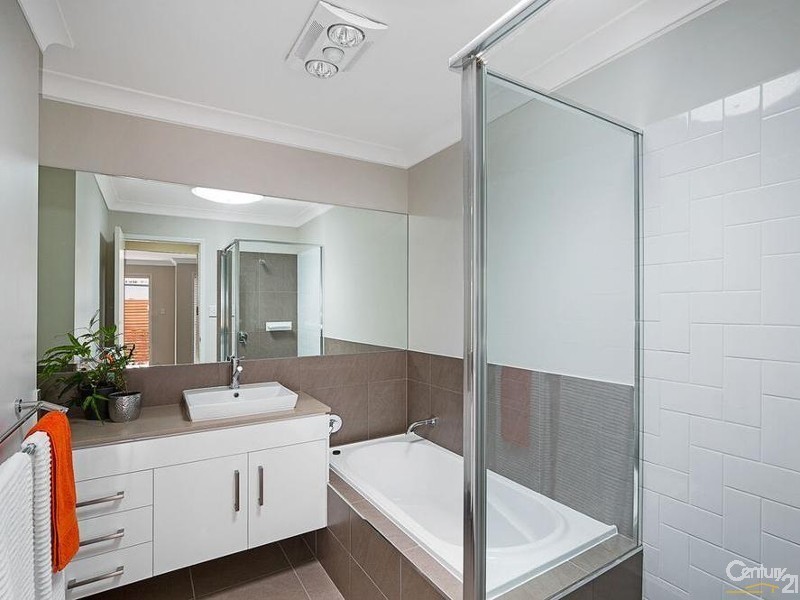 338 Hume Street, Centenary Heights QLD 4350