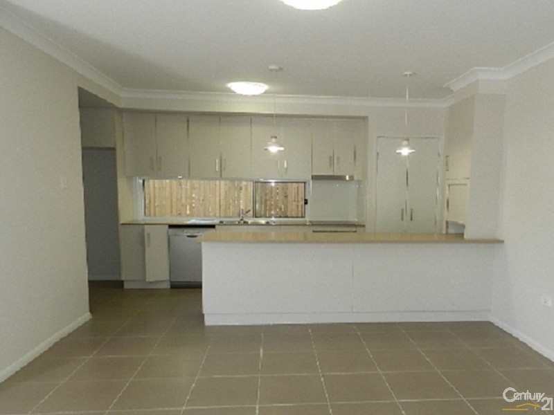 2/421  Tor Street, Newtown QLD 4350