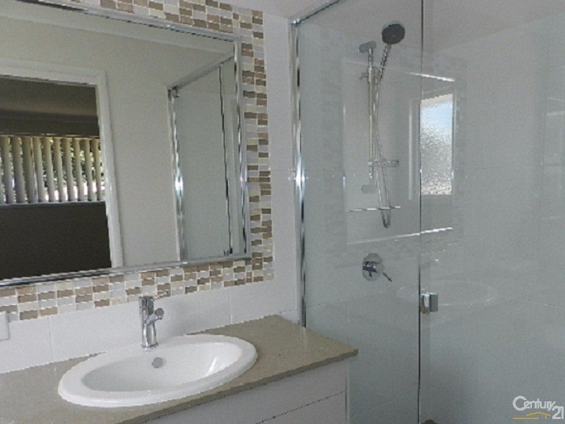 2/421  Tor Street, Newtown QLD 4350