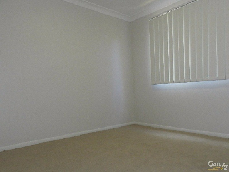 2/421  Tor Street, Newtown QLD 4350