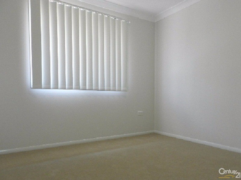 2/421  Tor Street, Newtown QLD 4350