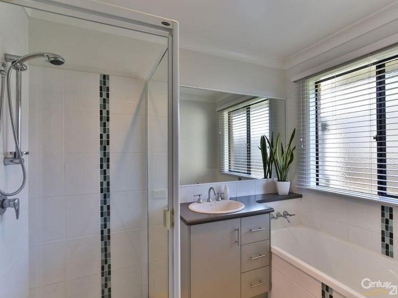 10 Wildcard Drive, Glenvale QLD 4350