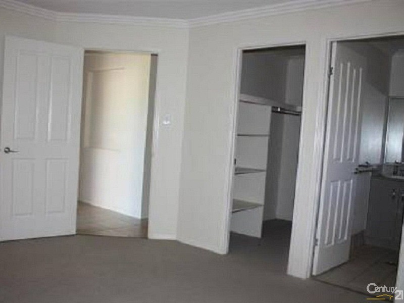 1/33 Willowburn Drive, Rockville QLD 4350