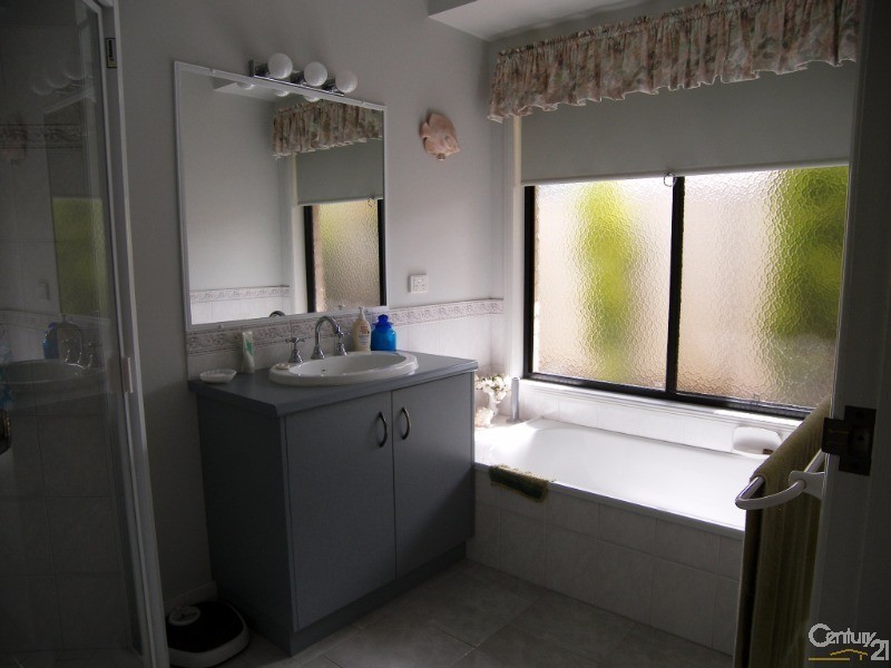 172  Spring Street, Middle Ridge QLD 4350