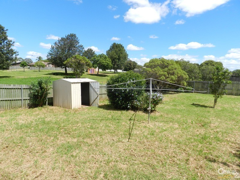 10 Charter Crescent, Rockville QLD 4350