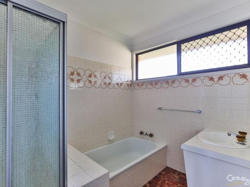 33 Hibiscus Drive, Centenary Heights QLD 4350