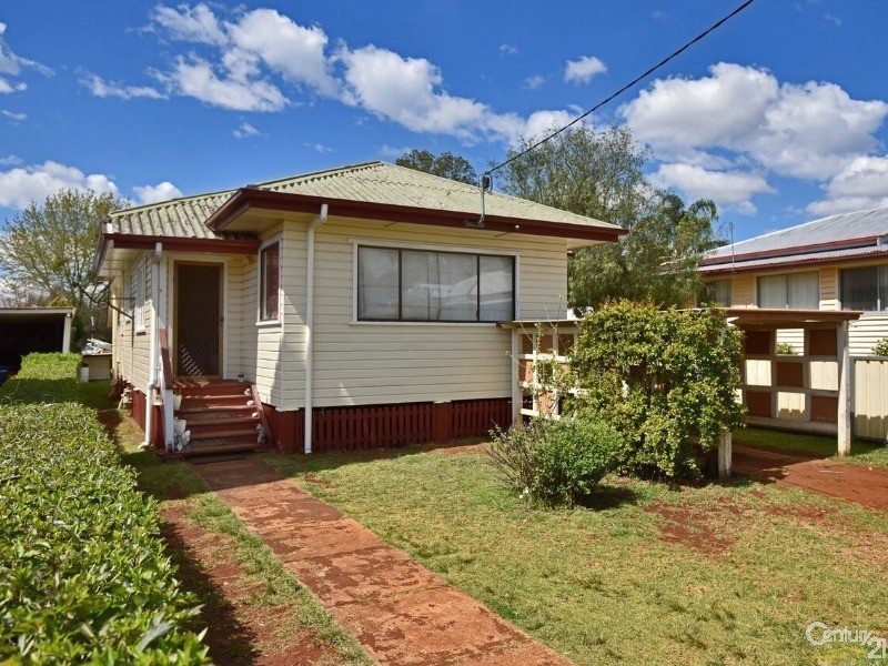 8a  Bothwell Street, Newtown QLD 4350