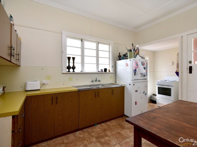 8a  Bothwell Street, Newtown QLD 4350
