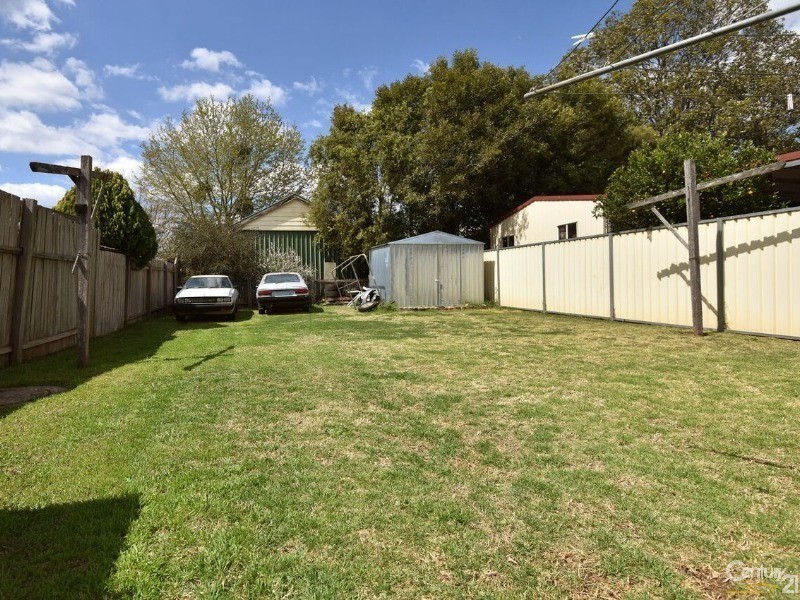 8a  Bothwell Street, Newtown QLD 4350