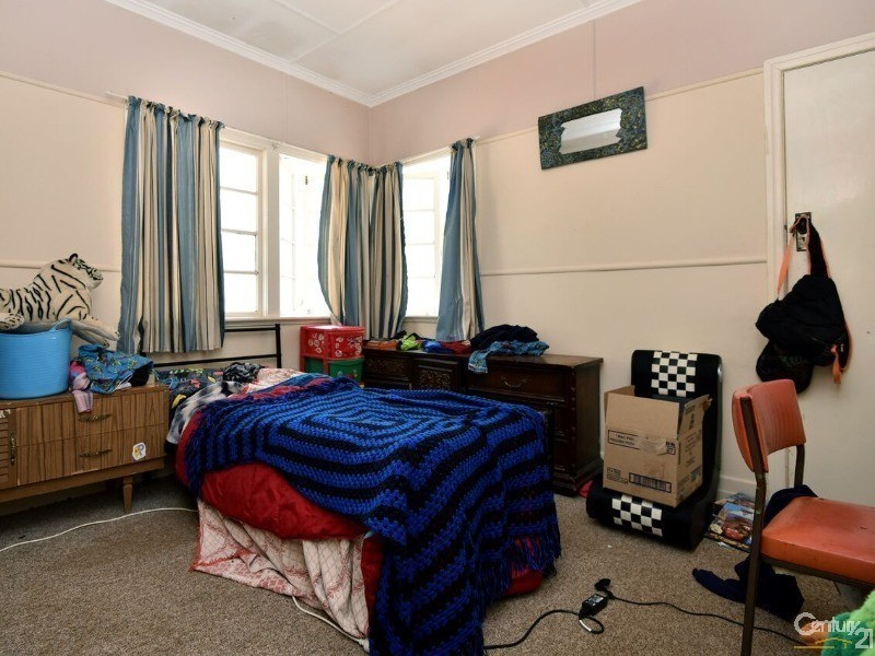 8a  Bothwell Street, Newtown QLD 4350