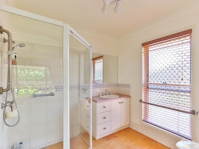 6 Mengel Court, Middle Ridge QLD 4350