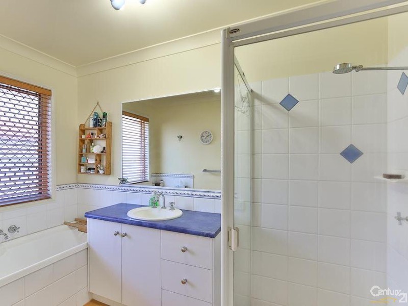 6 Mengel Court, Middle Ridge QLD 4350
