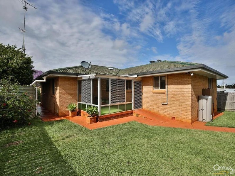 11 Weller Street, Rangeville QLD 4350