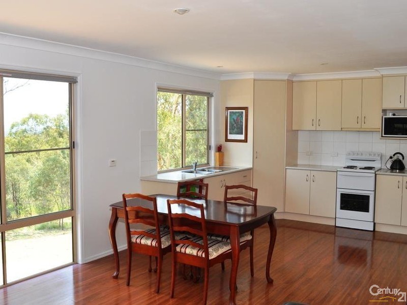 2 Hoods Road, Murphys Creek QLD 4352