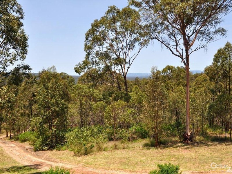 2 Hoods Road, Murphys Creek QLD 4352