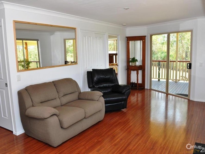 2 Hoods Road, Murphys Creek QLD 4352