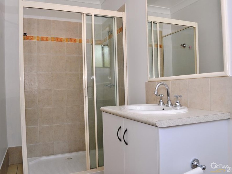 2 Hoods Road, Murphys Creek QLD 4352