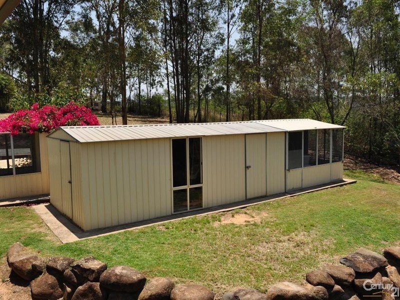 2 Hoods Road, Murphys Creek QLD 4352