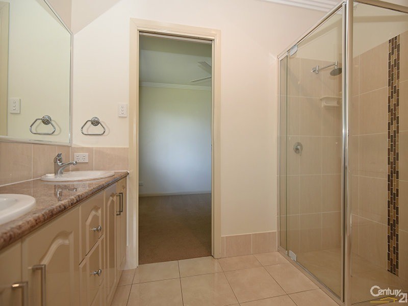 8 Graves Drive, Kearneys Spring QLD 4350