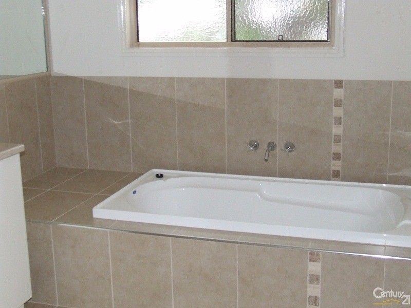 2/16  Anzac Avenue, Newtown QLD 4350