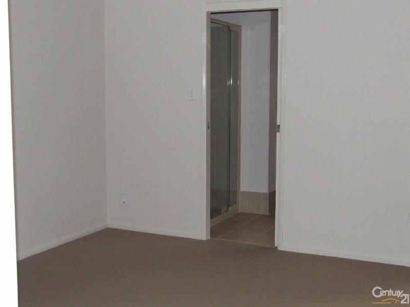 2/16  Anzac Avenue, Newtown QLD 4350