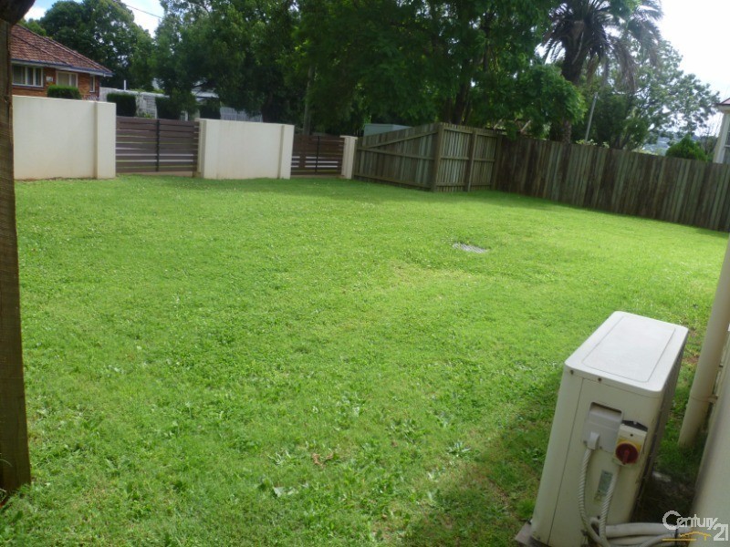 2/16  Anzac Avenue, Newtown QLD 4350