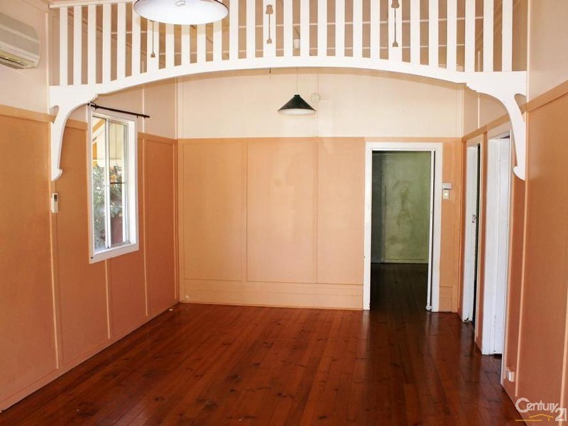 207  Campbell Street, Newtown QLD 4350