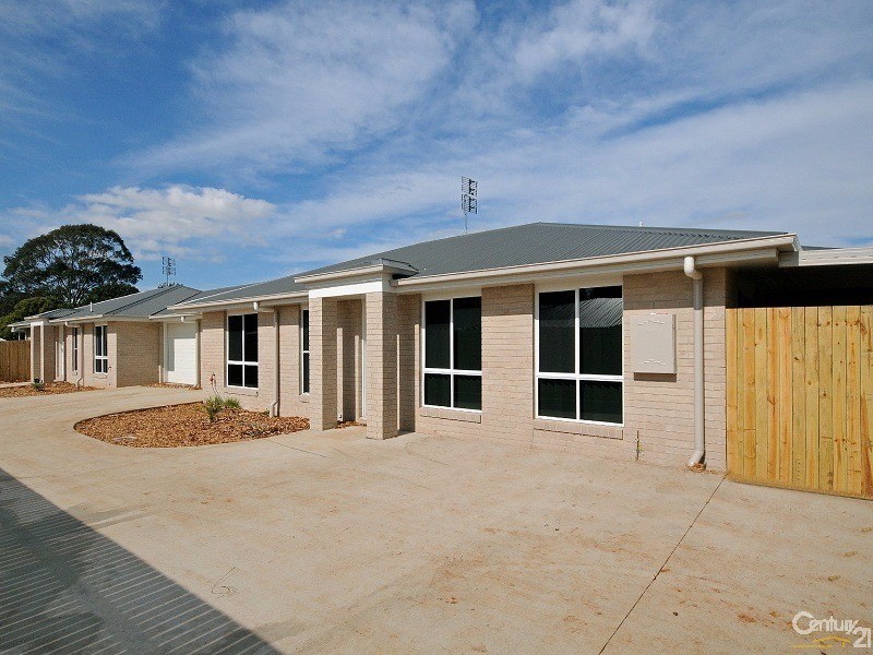2/10  McDowall Street, Newtown QLD 4350