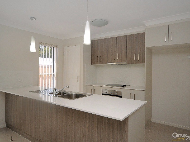 2/10  McDowall Street, Newtown QLD 4350