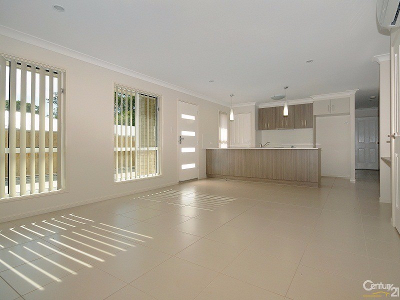 2/10  McDowall Street, Newtown QLD 4350