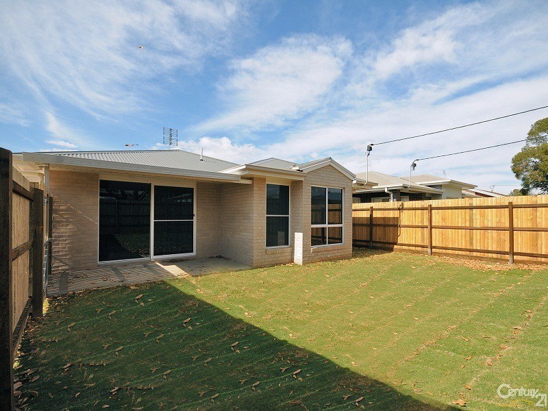 2/10  McDowall Street, Newtown QLD 4350