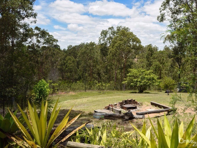6 Hoods Road, Upper Lockyer QLD 4352