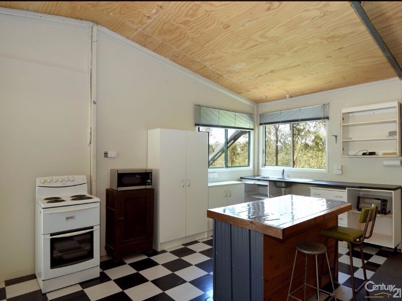6 Hoods Road, Upper Lockyer QLD 4352