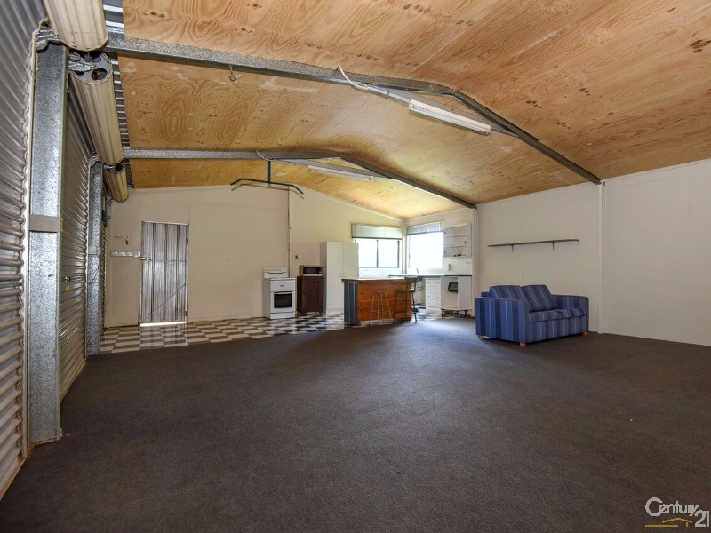 6 Hoods Road, Upper Lockyer QLD 4352