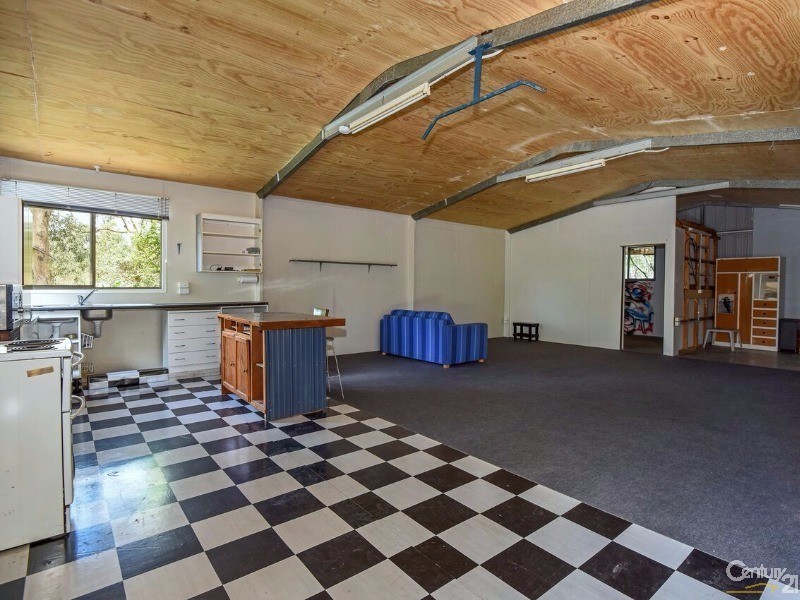 6 Hoods Road, Upper Lockyer QLD 4352
