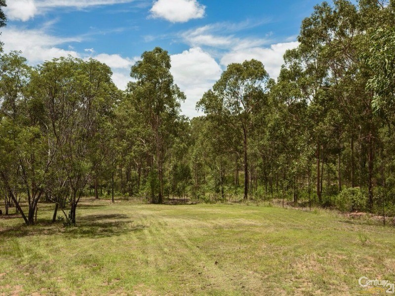 6 Hoods Road, Upper Lockyer QLD 4352
