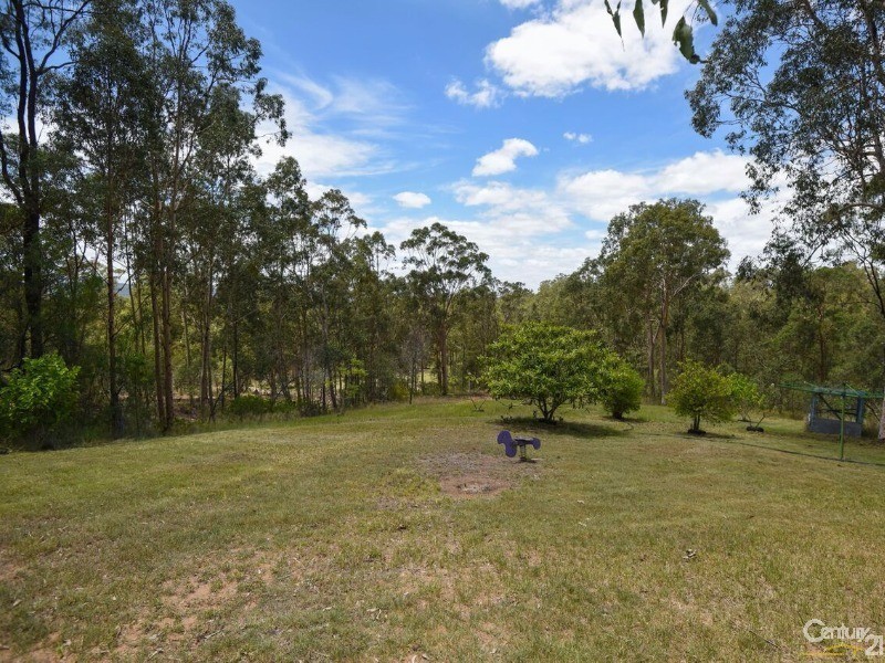 6 Hoods Road, Upper Lockyer QLD 4352