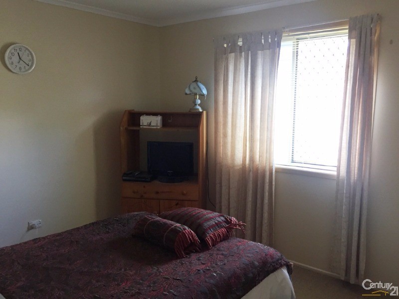 64A  Debra Street, Centenary Heights QLD 4350