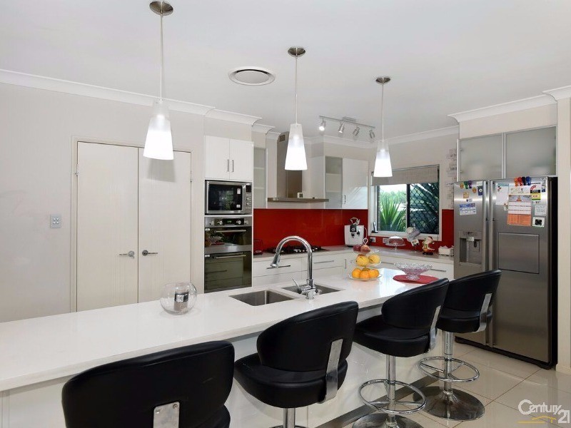 12  Pugh Street, Middle Ridge QLD 4350