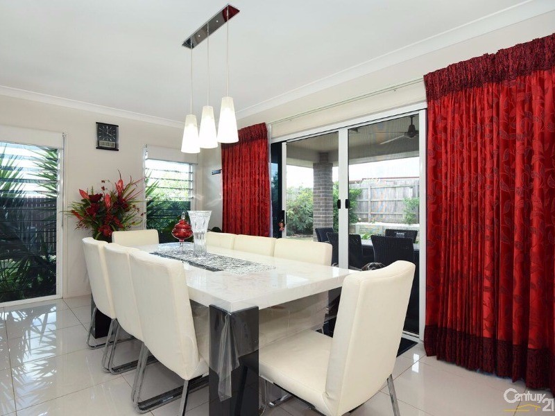 12  Pugh Street, Middle Ridge QLD 4350