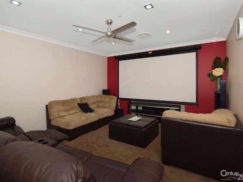 12  Pugh Street, Middle Ridge QLD 4350