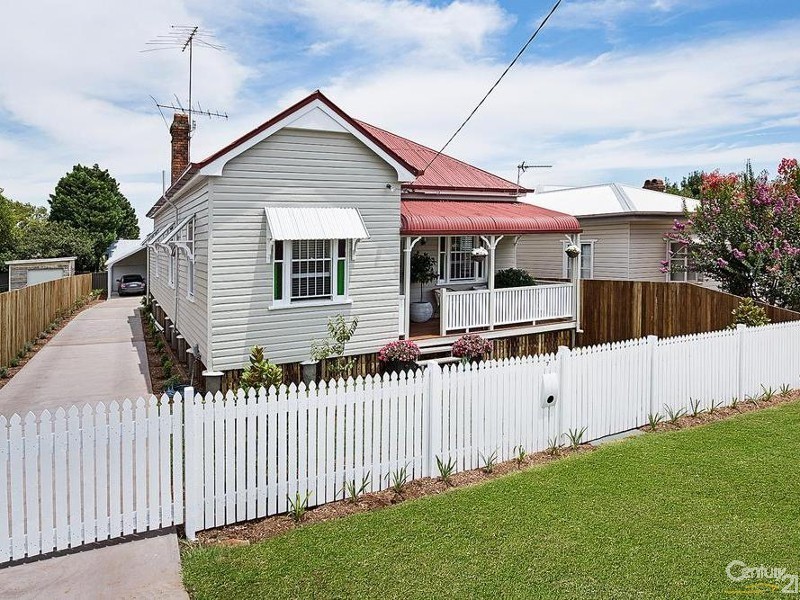 7 Peardon Street, South Toowoomba QLD 4350