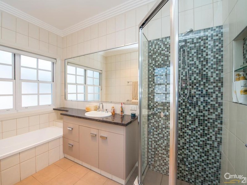 34 Bridge Street, East Toowoomba QLD 4350